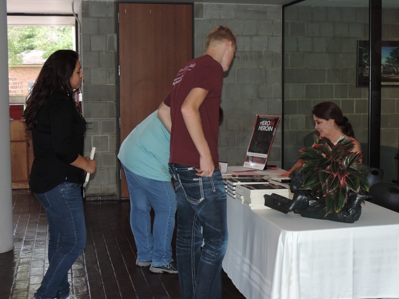 Mindy Miralia book signing