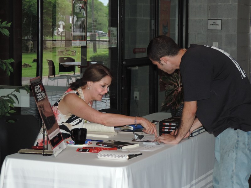 Mindy Miralia book signing