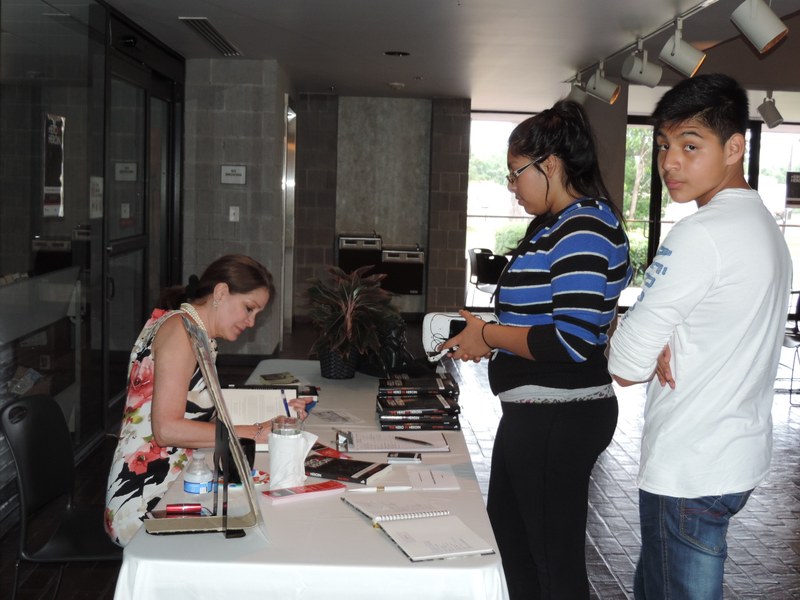 Mindy Miralia book signing